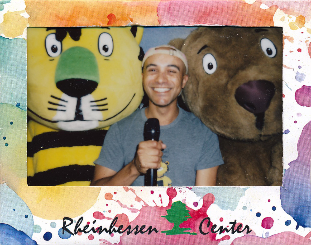 Yves moderiert zwischen Tiger und Bär